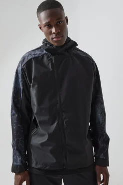 Man Active Geo Panelled Regular Fit Trail Windbreaker | BoohooMAN UK