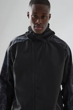Man Active Geo Panelled Regular Fit Trail Windbreaker | BoohooMAN UK