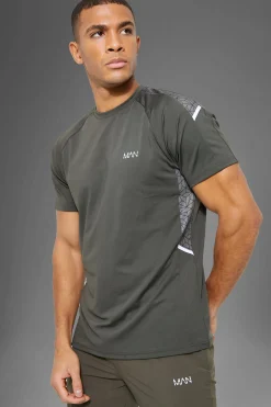 Man Active Gym Panel Detail Regular Fit T-Shirt | BoohooMAN UK