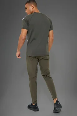 Man Active Gym Panel Detail Regular Fit T-Shirt | BoohooMAN UK
