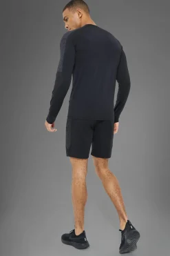 Man Active Gym Reflective Regular Fit 5inch Panel Shorts | BoohooMAN UK