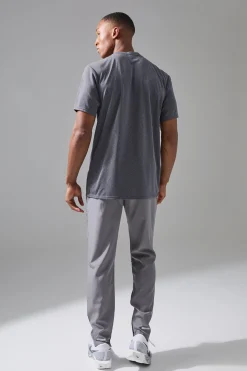 Man Active Gym Tapered Fit Jogger | BoohooMAN UK