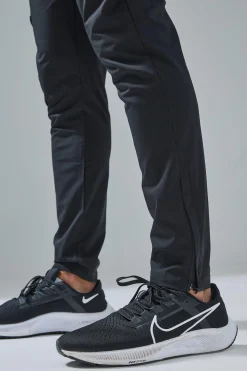 Man Active Gym Technical Tapered Cargo Jogger | BoohooMAN UK