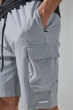 Man Active 5inch Oversized Reflective Cargo Short | BoohooMAN UK