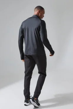 Man Active Knee Vent Running Tapered Jogger | BoohooMAN UK