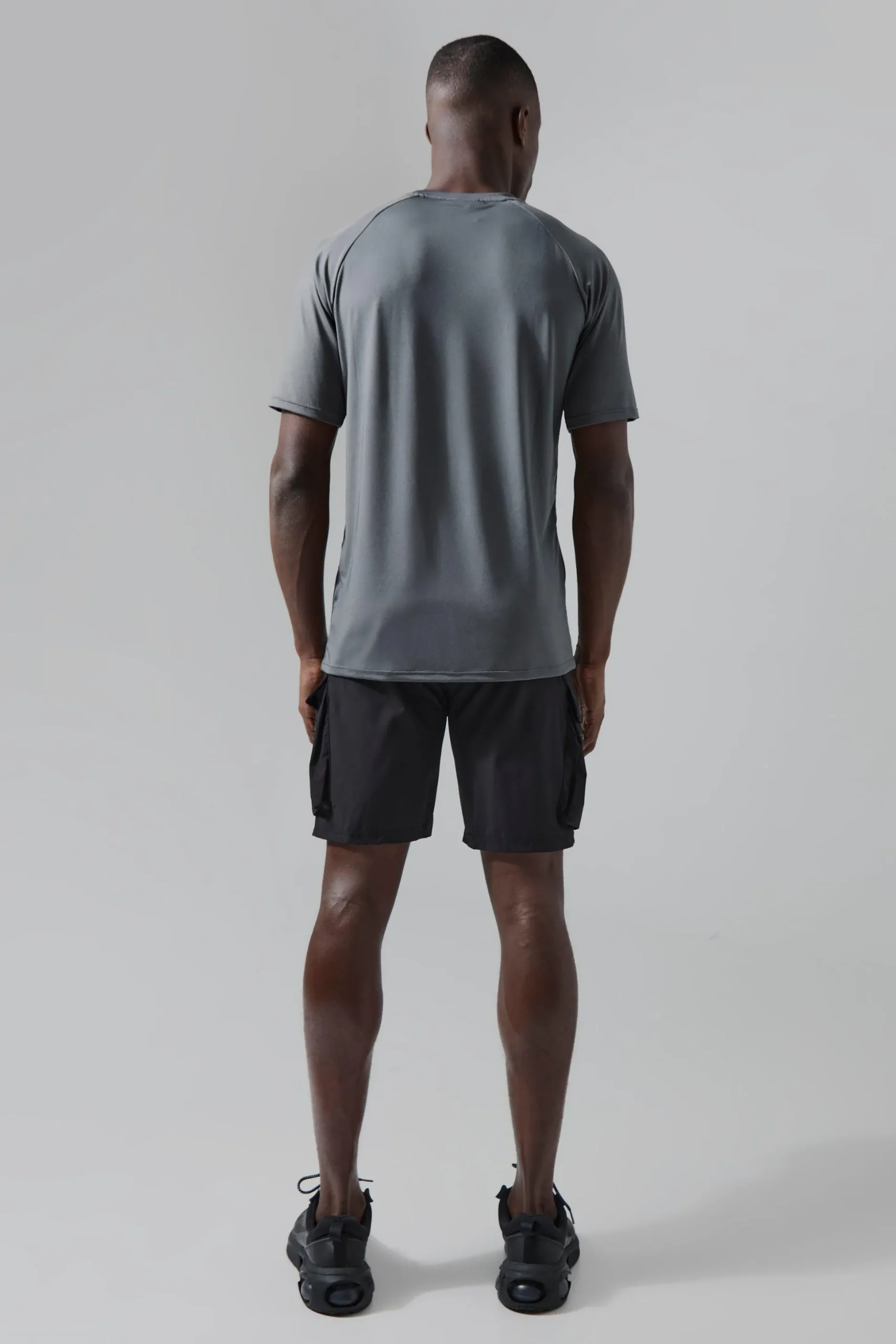 Man Active Lightweight 2 Pack 5inch Cargo Shorts | BoohooMAN UK