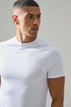 Man Active Lightweight Essentials Gym Muscle Fit Raglan T-shirt | BoohooMAN UK