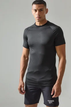 Man Active Lightweight Essentials Gym Muscle Fit Raglan T-shirt | BoohooMAN UK
