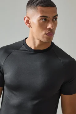 Man Active Lightweight Essentials Gym Muscle Fit Raglan T-shirt | BoohooMAN UK