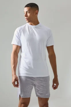 Man Active Lightweight Essentials Gym Raglan T-shirt | BoohooMAN UK