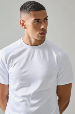 Man Active Lightweight Essentials Gym Raglan T-shirt | BoohooMAN UK