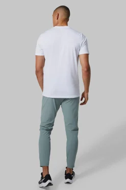 Man Active Lightweight Performance Regular Fit T-shirt | BoohooMAN UK