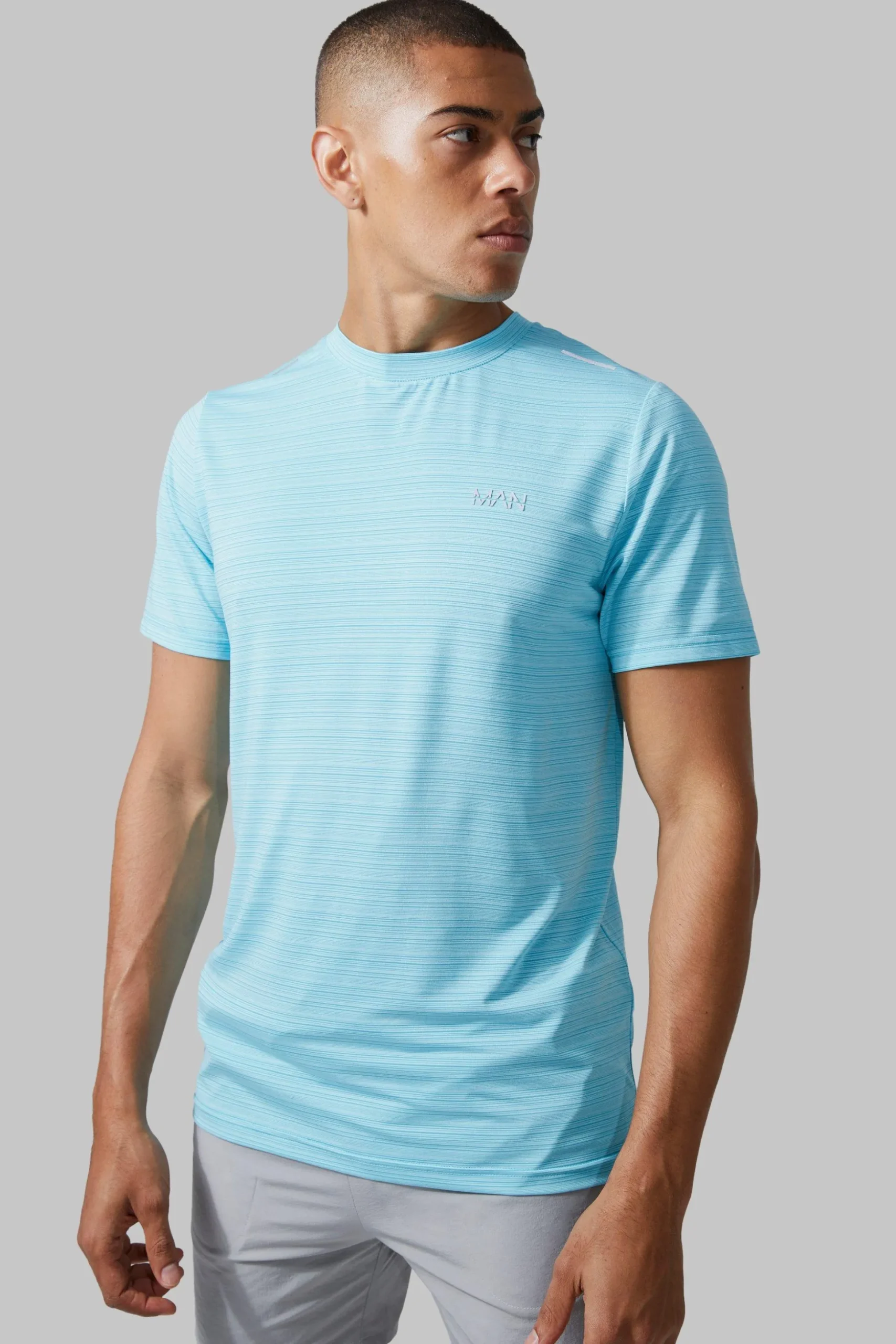 Man Active Lightweight Performance Regular Fit T-shirt | BoohooMAN UK