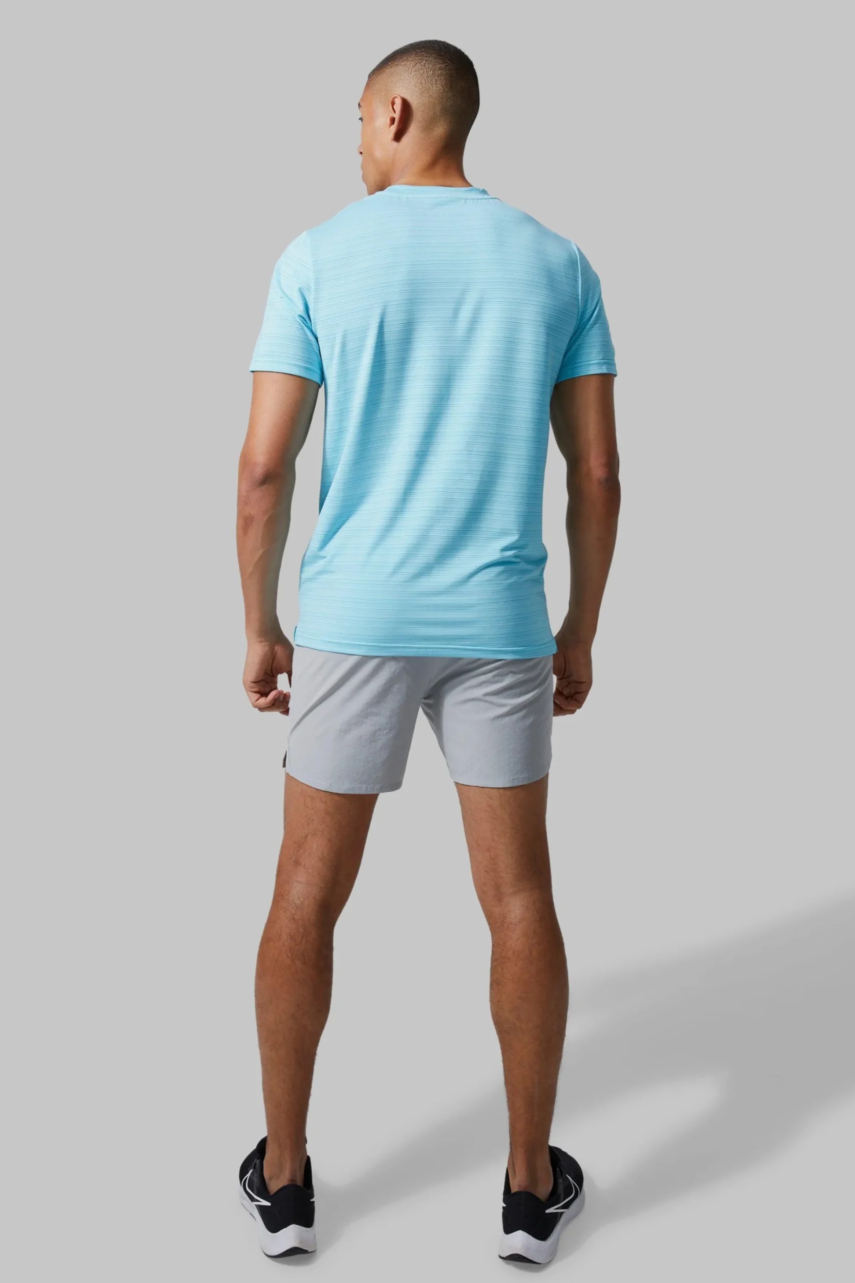 Man Active Lightweight Performance Regular Fit T-shirt | BoohooMAN UK