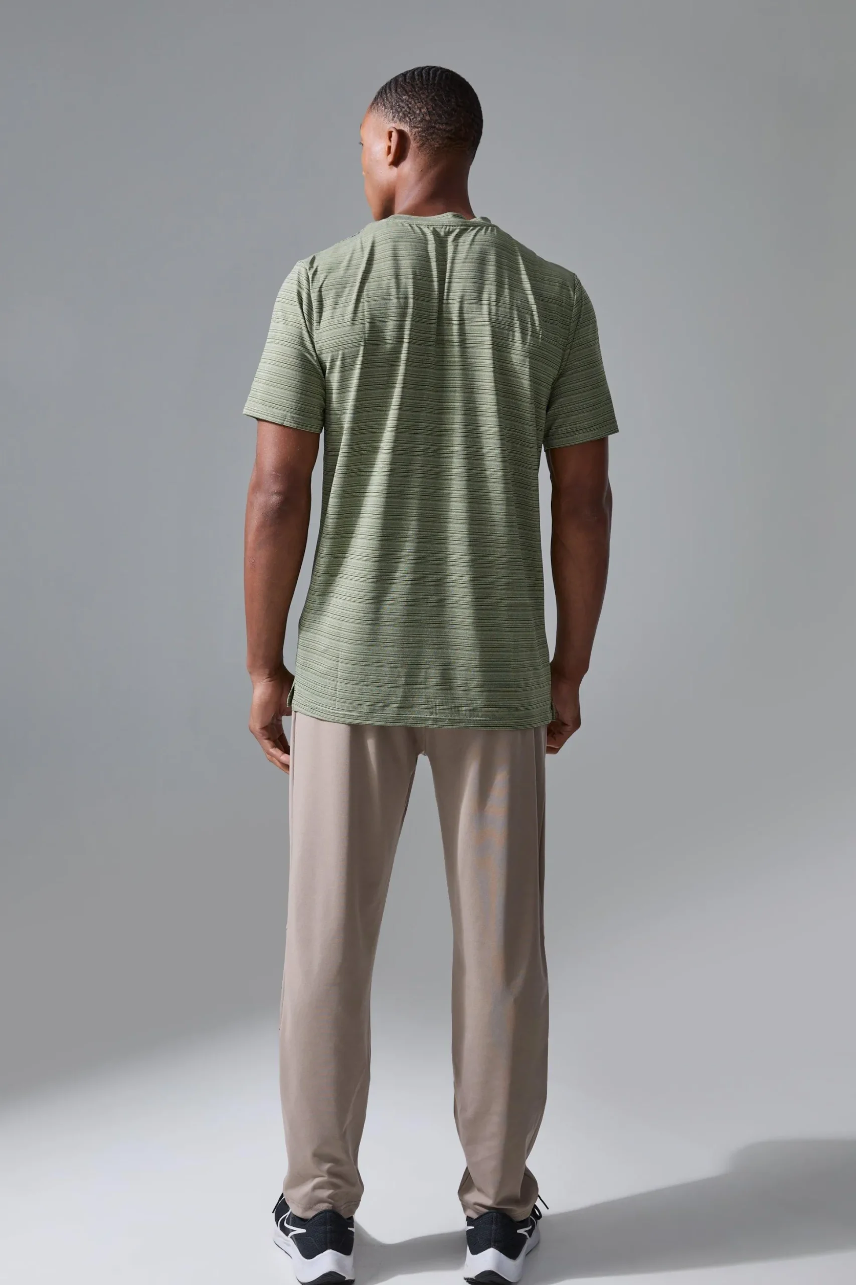 Man Active Lightweight Performance T-shirt | BoohooMAN UK
