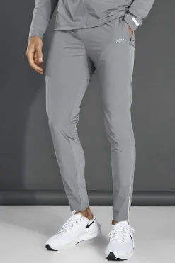 Man Active Lightweight Plain Tapered Track Pant | BoohooMAN UK