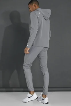 Man Active Lightweight Plain Tapered Track Pant | BoohooMAN UK