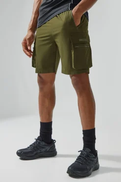 Man Active Lightweight Regular Fit 5inch Cargo Shorts | BoohooMAN UK