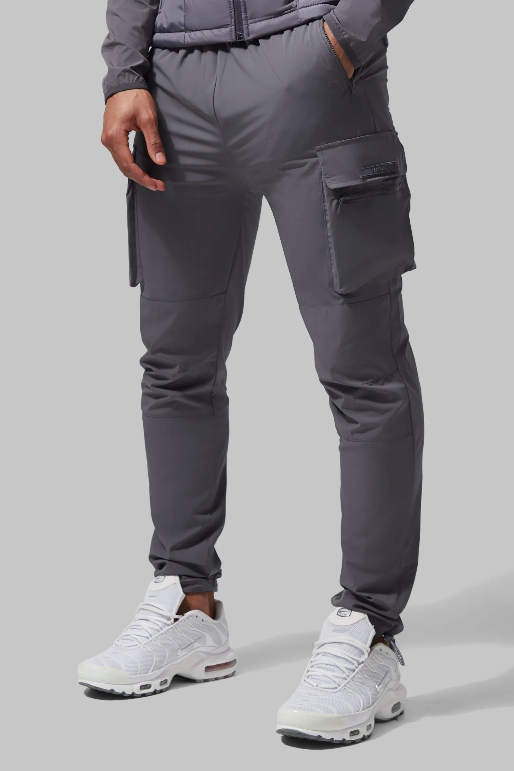 Man Active Lightweight Tapered Cargo Jogger | BoohooMAN UK