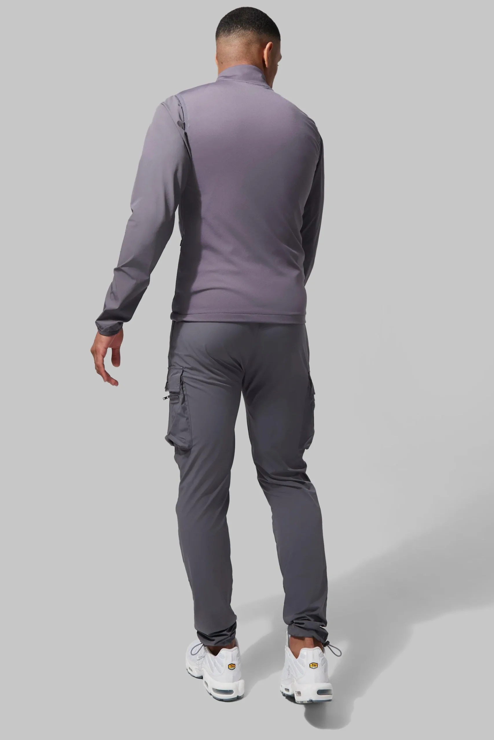 Man Active Lightweight Tapered Cargo Jogger | BoohooMAN UK