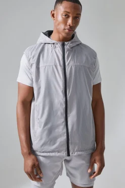 Man Active Mesh Lined Hooded Regular Fit Gilet | BoohooMAN UK