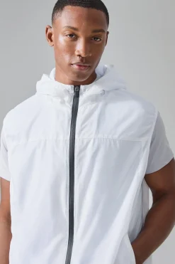 Man Active Mesh Lined Hooded Regular Fit Gilet | BoohooMAN UK