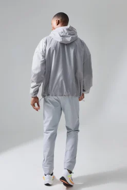 Man Active Mesh Lined Oversized Windbreaker | BoohooMAN UK