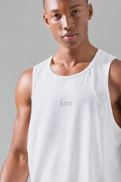 Man Active Mesh Panelled Reg Fit Vest | BoohooMAN UK