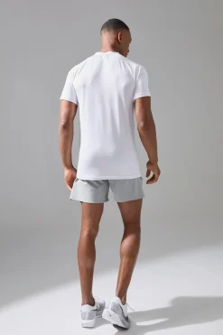 Man Active Muscle Fit Breathable Lightweight T-shirt | BoohooMAN UK