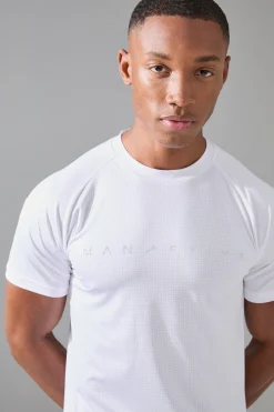 Man Active Muscle Fit Breathable Lightweight T-shirt | BoohooMAN UK