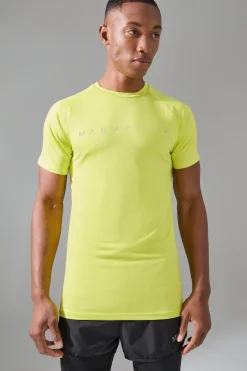 Man Active Muscle Fit Breathable Lightweight T-shirt | BoohooMAN UK