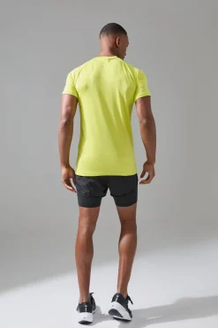 Man Active Muscle Fit Breathable Lightweight T-shirt | BoohooMAN UK
