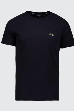 MAN Active Muscle Fit Raglan T-Shirt | BoohooMAN UK