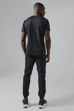 Man Active Performance Gym Regular Fit Tshirt | BoohooMAN UK
