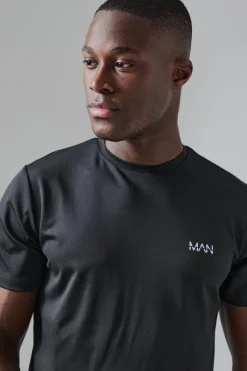 Man Active Performance Gym Regular Fit Tshirt | BoohooMAN UK