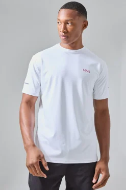 Man Active Performance Regular Fit T-shirt | BoohooMAN UK