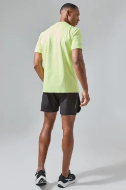Man Active Performance Regular Fit T-shirt | BoohooMAN UK