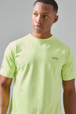 Man Active Performance Regular Fit T-shirt | BoohooMAN UK