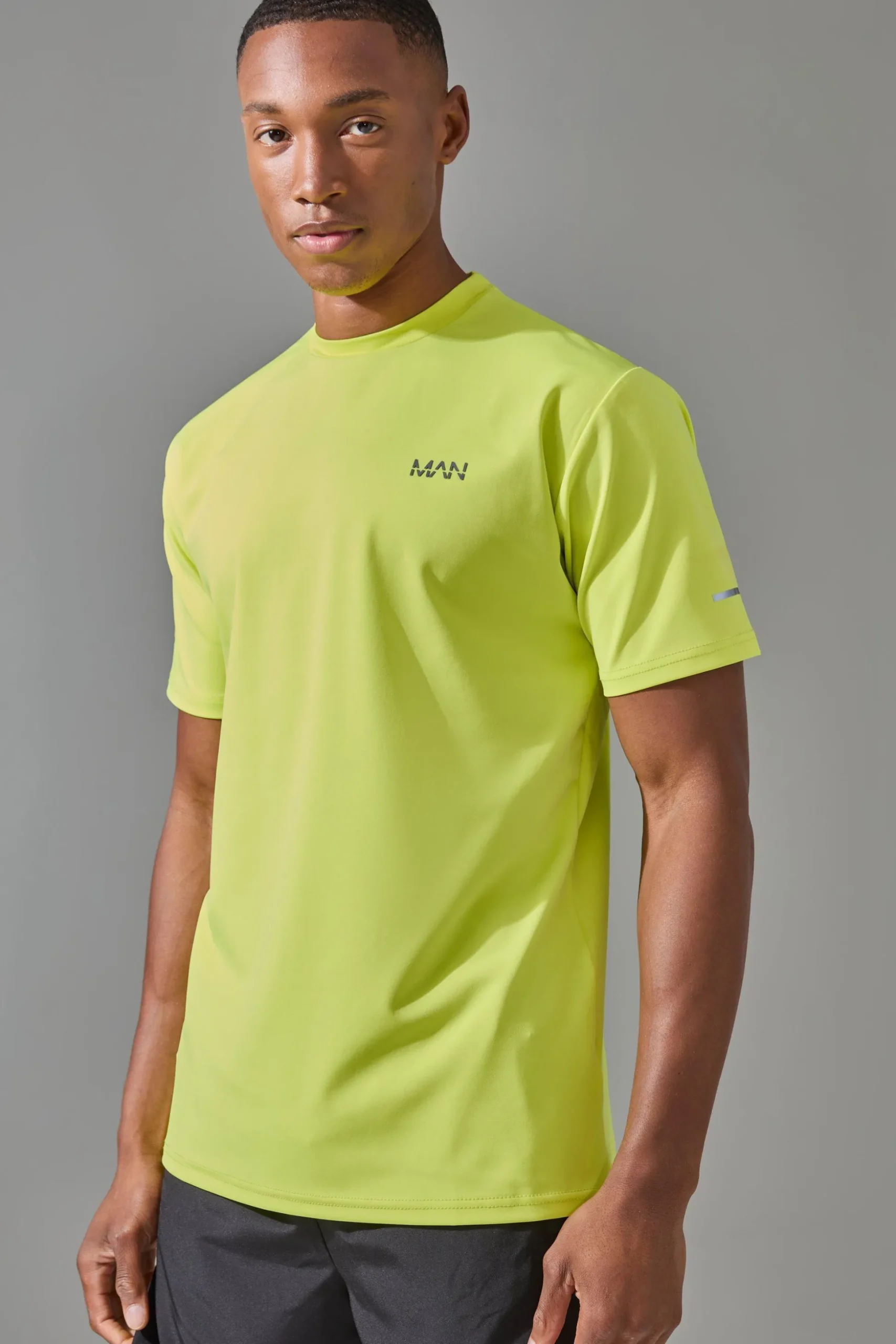 Man Active Performance Regular Fit T-shirt | BoohooMAN UK
