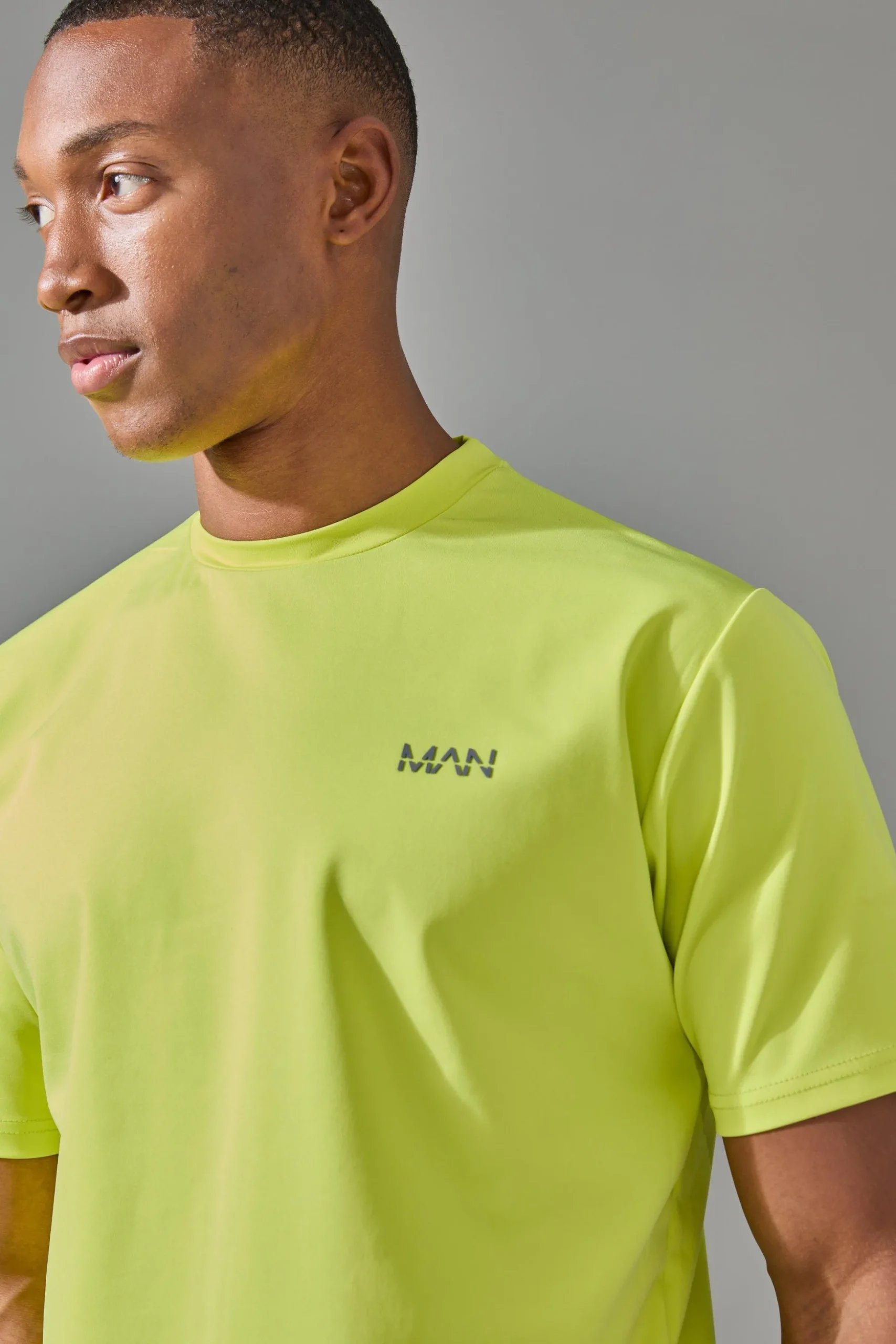 Man Active Performance Regular Fit T-shirt | BoohooMAN UK