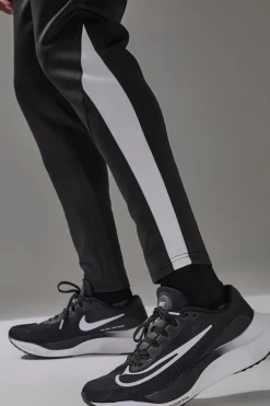 Man Active Pro Tapered Skinny Fit Jogger | BoohooMAN UK