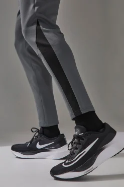 Man Active Pro Tapered Skinny Fit Jogger | BoohooMAN UK