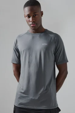 Man Active Raglan Reg Fit T-shirt | BoohooMAN UK