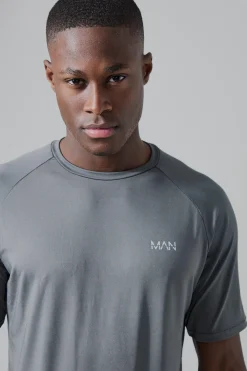 Man Active Raglan Reg Fit T-shirt | BoohooMAN UK