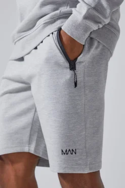 Man Active Regular Fit 5inch Fleece Shorts | BoohooMAN UK