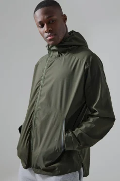 Man Active Regular Fit Trail Windbreaker | BoohooMAN UK