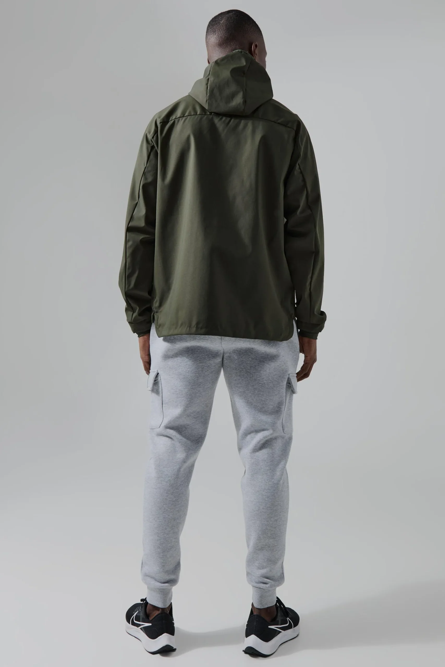 Man Active Regular Fit Trail Windbreaker | BoohooMAN UK