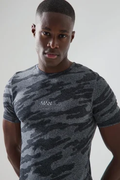 Man Active Seamless Camo Muscle Fit T-shirt | BoohooMAN UK