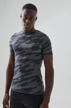 Man Active Seamless Camo Muscle Fit T-shirt | BoohooMAN UK