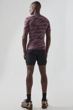 Man Active Seamless Camo T-shirt | BoohooMAN UK